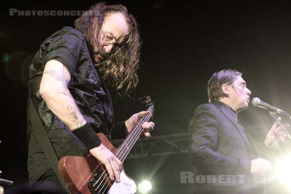 EINSTURZENDE NEUBAUTEN - 2017-05-28 - PARIS - Nef Nord - Grande Halle - Christian Emmerich [Blixa Bargeld] - Alexander von Borsig [Alexander Hacke]